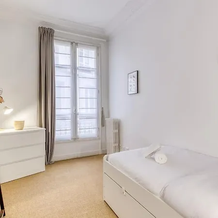Appartamento Familial Proche Tour Eiffel Parigi